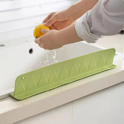 Splash Guard Jadu – Flexible Silicone Sink Protector with Suction Cups | 15 Inch